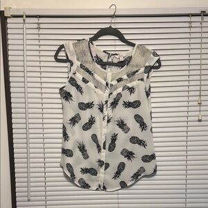 Professional White Pineapple Print Sleeveless Top